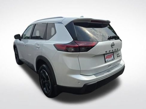 Used 2024 Nissan Rogue SV w/ SV Premium Package AWD/4WD image 3