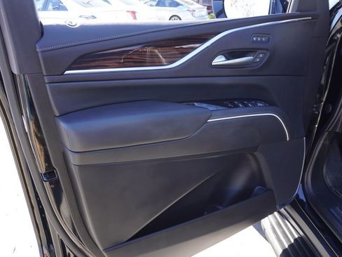 Used 2023 Cadillac Escalade Premium Luxury image 16