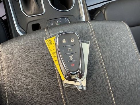 Used 2023 Chevrolet Traverse LT w/ LPO, Floor Liner Package image 32