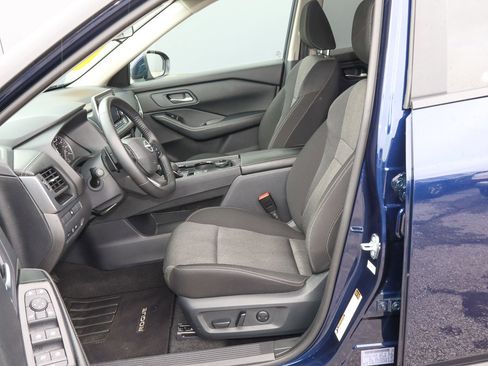 Used 2025 Nissan Rogue SV AWD/4WD image 7