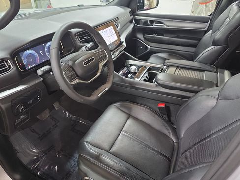 Used 2024 Jeep Wagoneer Series II AWD/4WD image 18