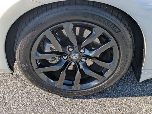 Used 2017 Nissan 370Z Touring image 11