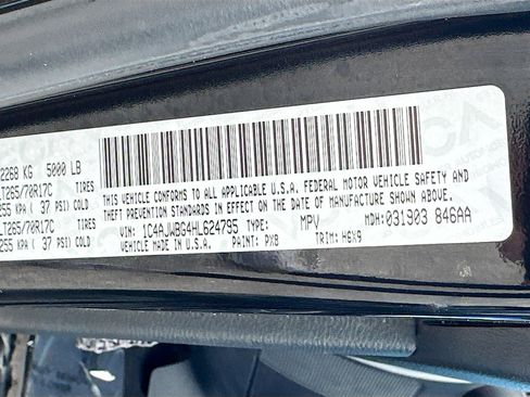 Used 2017 Jeep Wrangler Sahara image 32