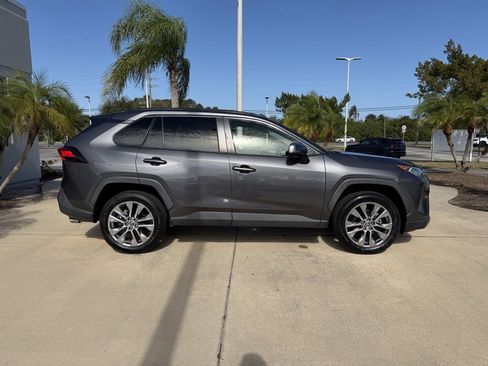 Used 2021 Toyota RAV4 XLE Premium image 3