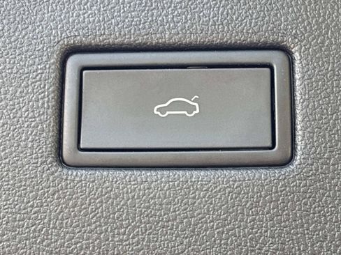 Used 2022 Volkswagen Tiguan SE AWD/4WD image 17