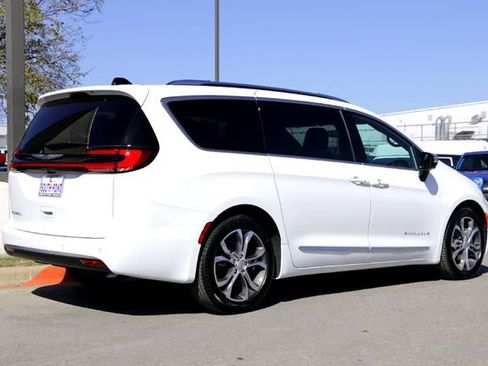 New 2026 Chrysler Pacifica Pinnacle image 5