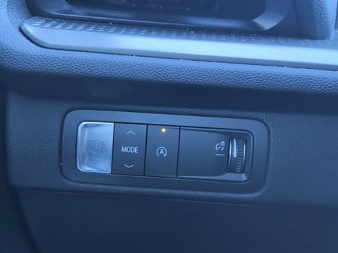 Used 2024 Chevrolet Traverse LT FWD image 17