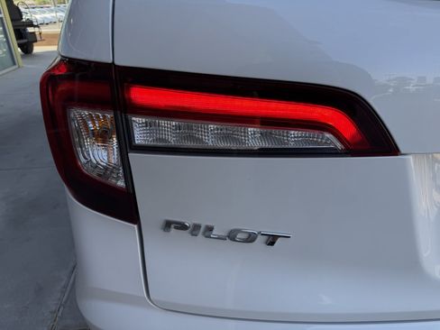 Used 2022 Honda Pilot Sport image 14