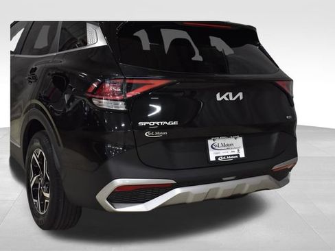 Used 2025 Kia Sportage LX AWD/4WD image 29