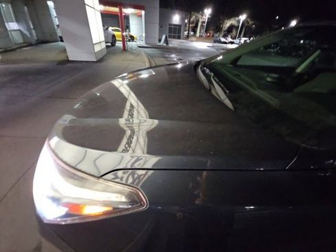 Used 2017 Hyundai Santa Fe SE image 9