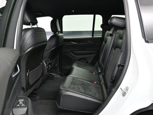 Used 2025 Jeep Grand Cherokee Altitude AWD/4WD image 24