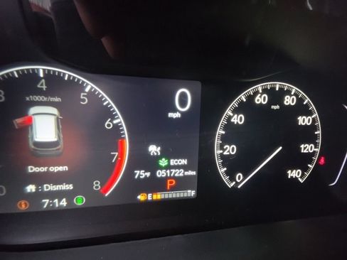Used 2025 Honda Pilot Touring image 16
