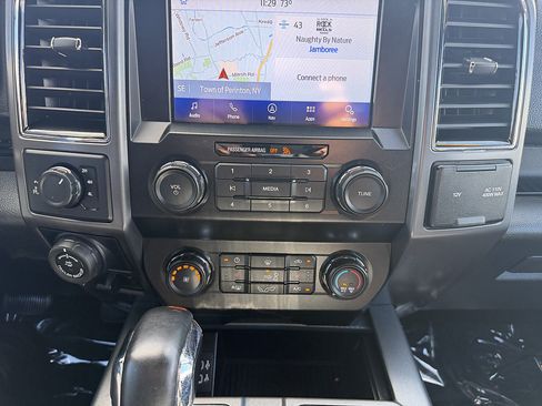 Used 2020 Ford F150 XLT w/ Equipment Group 302A Luxury AWD/4WD image 16