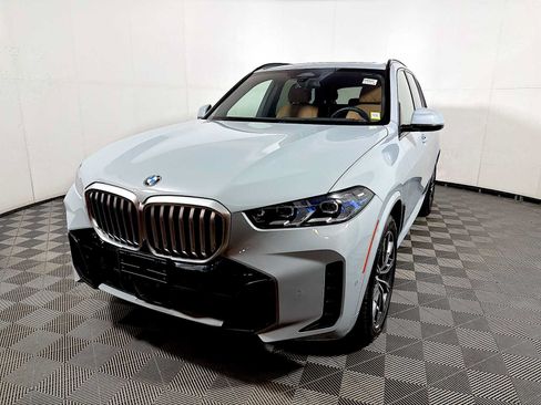 Used 2024 BMW X5 xDrive40i w/ M Sport Package AWD/4WD image 3