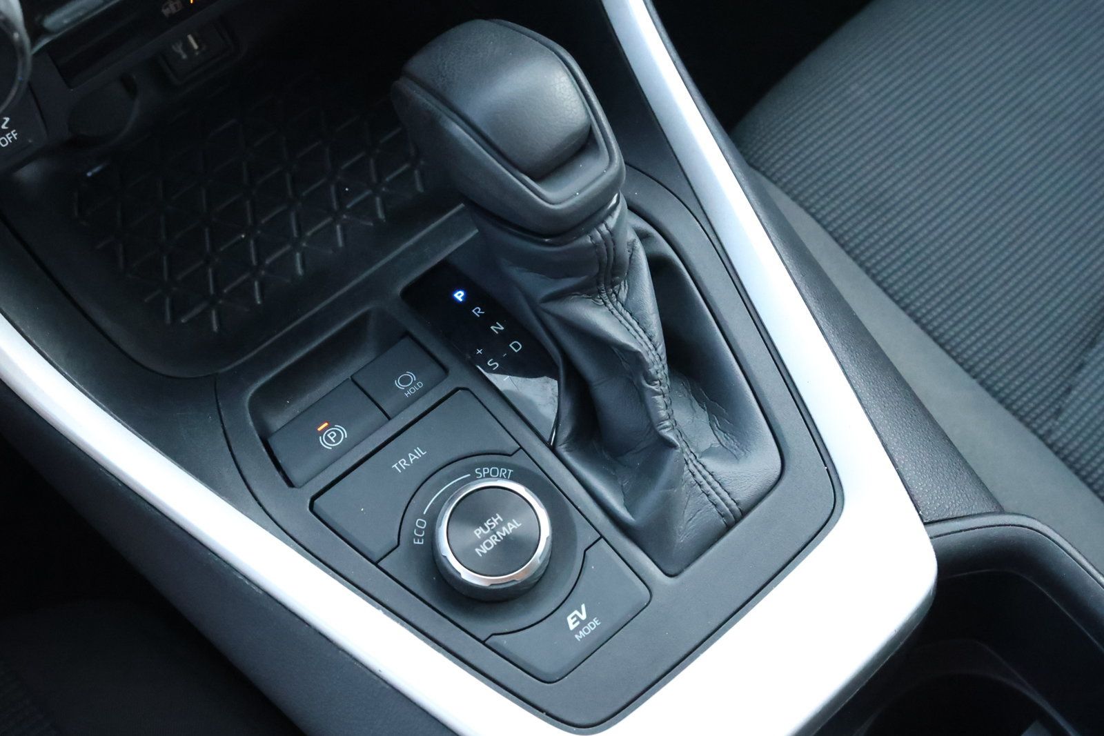 Used 2024 Toyota RAV4 LE AWD/4WD image 22