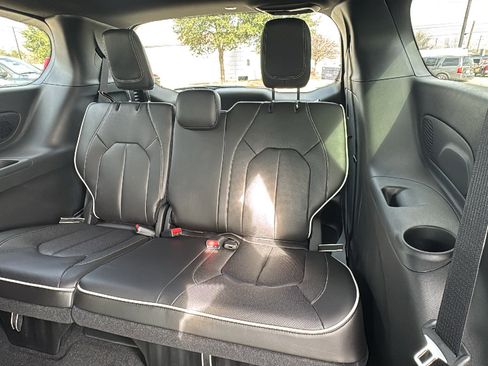 New 2026 Chrysler Pacifica Limited image 16