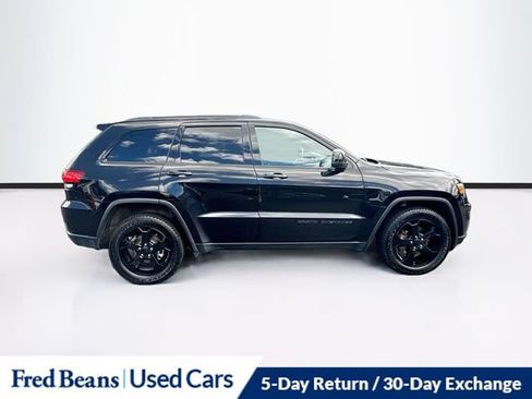 Used 2019 Jeep Grand Cherokee Laredo AWD/4WD image 11