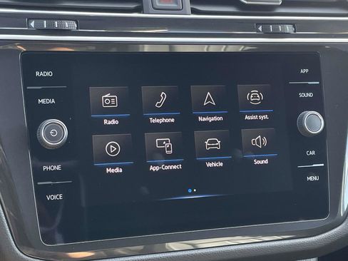 Used 2024 Volkswagen Tiguan SE R-Line image 25