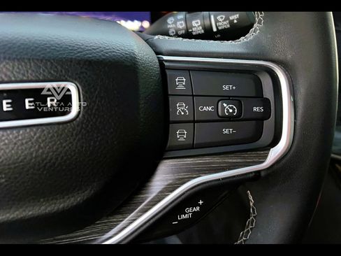 Used 2024 Jeep Wagoneer L Series II w/ Flexible Seating Group image 18