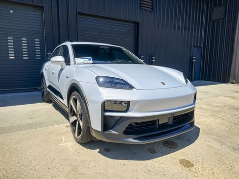 New 2026 Porsche Macan GTS Electric AWD/4WD image 3