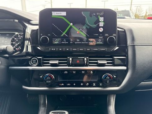 Used 2023 Nissan Pathfinder SL w/ Black Appearance Package image 23