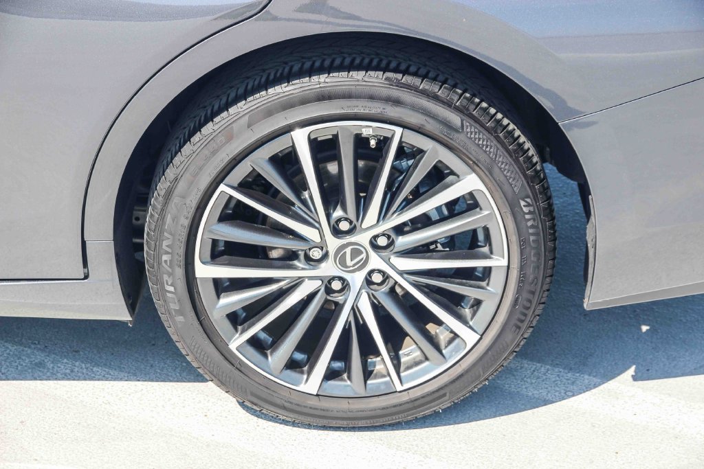 Certified 2025 Lexus ES 350 w/ Premium Package FWD image 12
