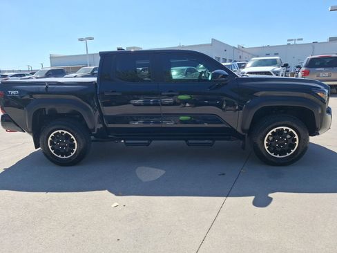 Used 2024 Toyota Tacoma TRD Off-Road AWD/4WD image 7
