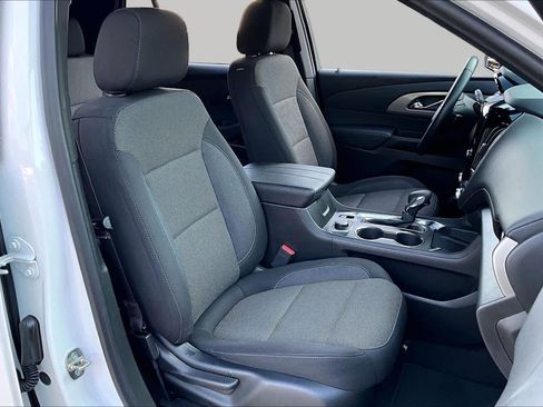 Used 2023 Chevrolet Traverse LT FWD image 8