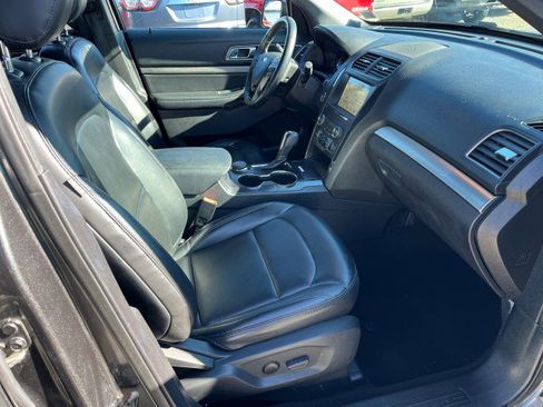 Used 2019 Ford Explorer XLT w/ Equipment Group 202A image 22