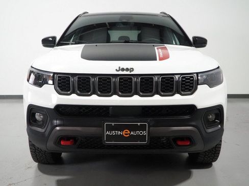 Used 2025 Jeep Compass Trailhawk AWD/4WD image 44
