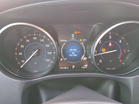 Used 2017 Jaguar F-PACE Premium image 19