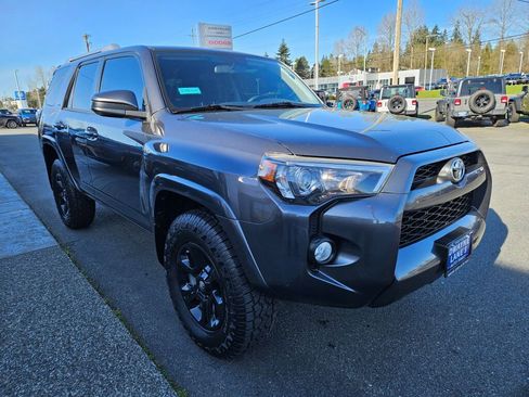 Used 2018 Toyota 4Runner SR5 image 7