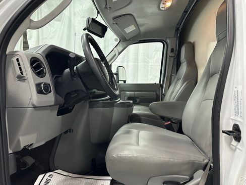 Used 2024 Ford E-350 and Econoline 350 Super Duty image 15