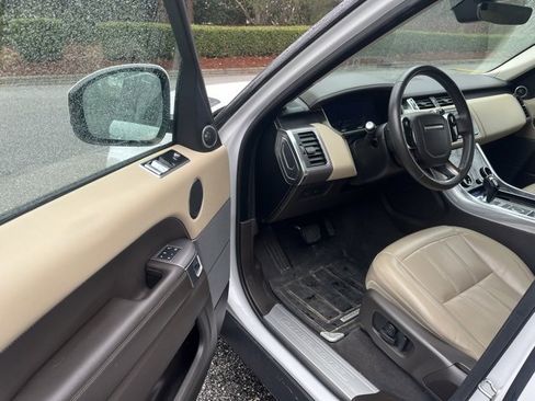 Used 2020 Land Rover Range Rover Sport HSE image 4
