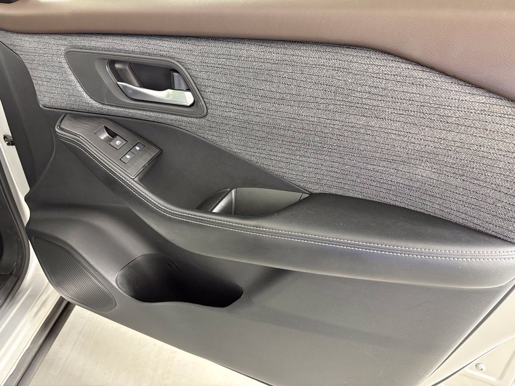 Used 2023 Nissan Rogue SV FWD image 39