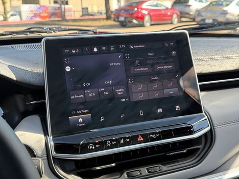 Used 2025 Jeep Compass Limited image 21