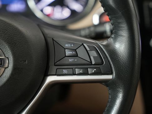 Used 2018 Nissan Rogue SV image 13