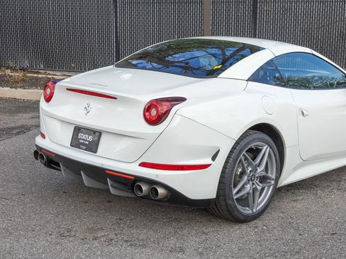 Used 2016 Ferrari California T RWD image 45