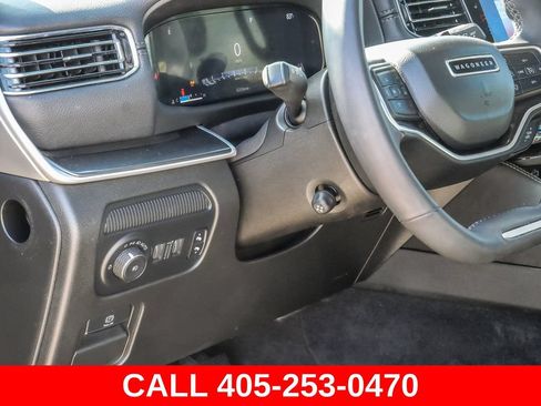 Used 2023 Jeep Wagoneer 4WD w/ Convenience Group I image 36