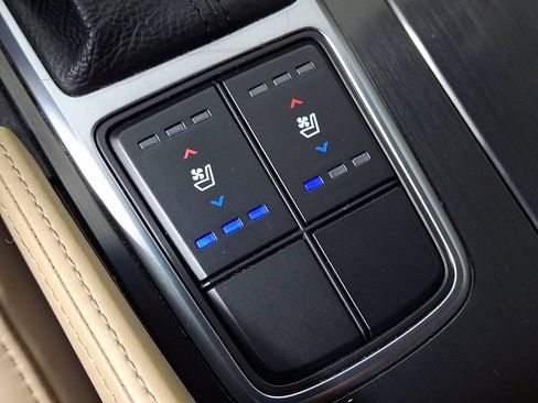 Used 2017 Hyundai Azera FWD image 24