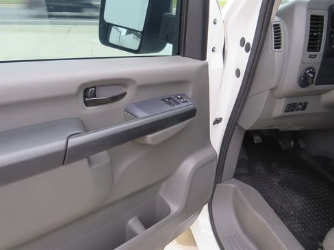 Used 2021 Nissan NV 2500 SV image 7