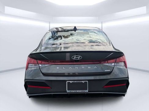 Used 2025 Hyundai Elantra SEL FWD image 4