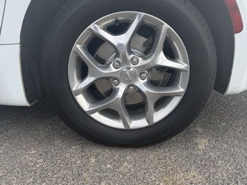 Used 2019 Chrysler Pacifica Limited image 12