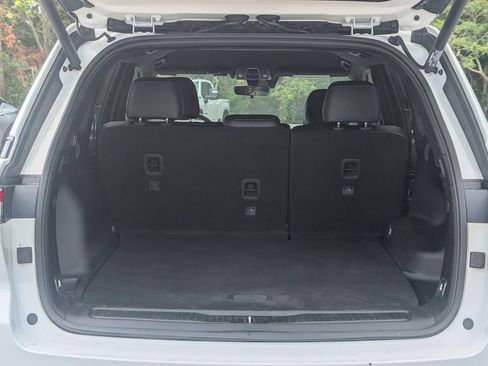 Used 2025 Jeep Grand Cherokee Limited RWD image 9