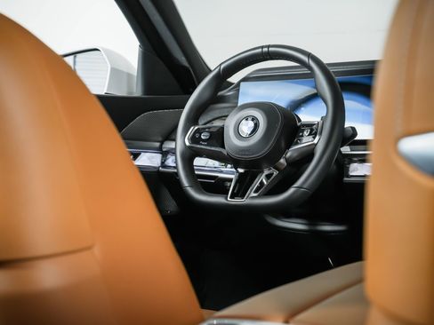 Used 2023 BMW 740i w/ Parking Assistance Package image 89