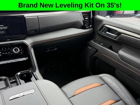 Used 2025 GMC Sierra 2500 AT4 w/ AT4 Premium Plus Package AWD/4WD image 16