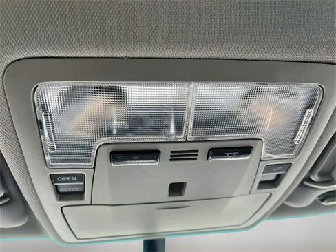 Used 2016 Toyota Camry SE w/ Moonroof Package image 29