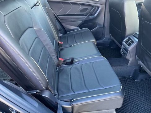 Certified 2022 Volkswagen Tiguan SEL R-Line image 34