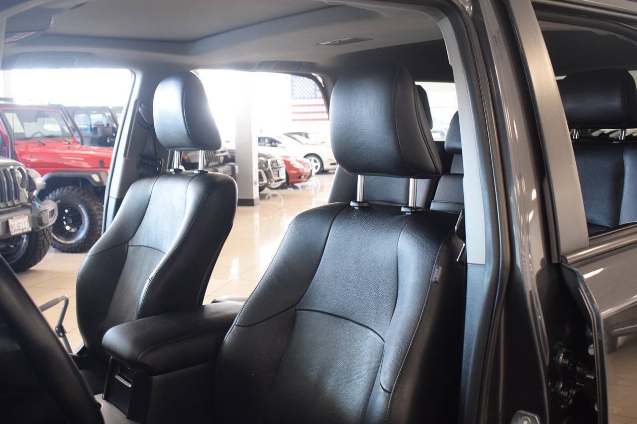 Used 2012 Toyota 4Runner Limited AWD/4WD image 34
