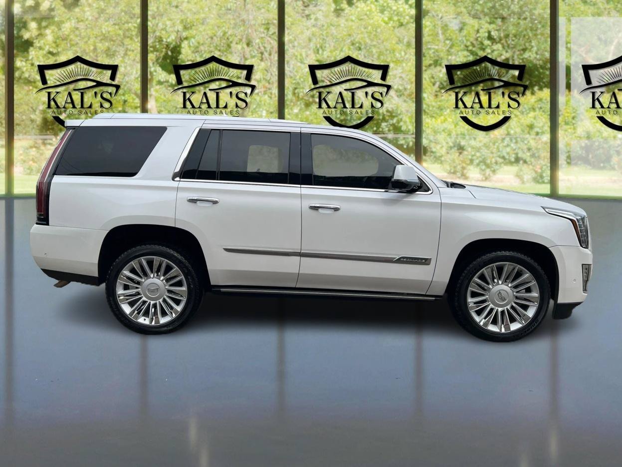 Used 2017 Cadillac Escalade Platinum AWD/4WD image 4